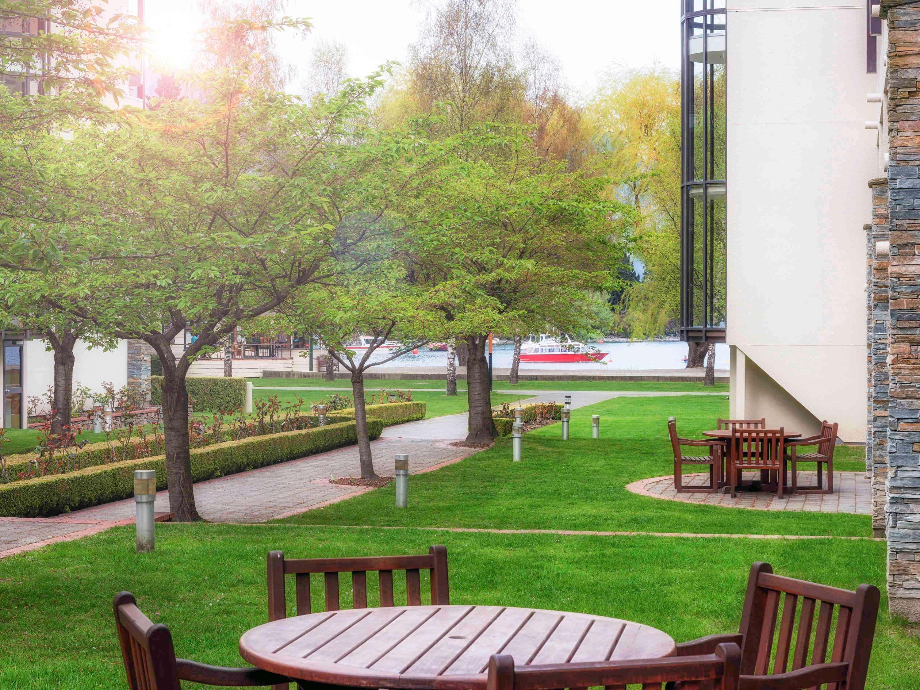 Novotel Queenstown Lakeside Exterior photo