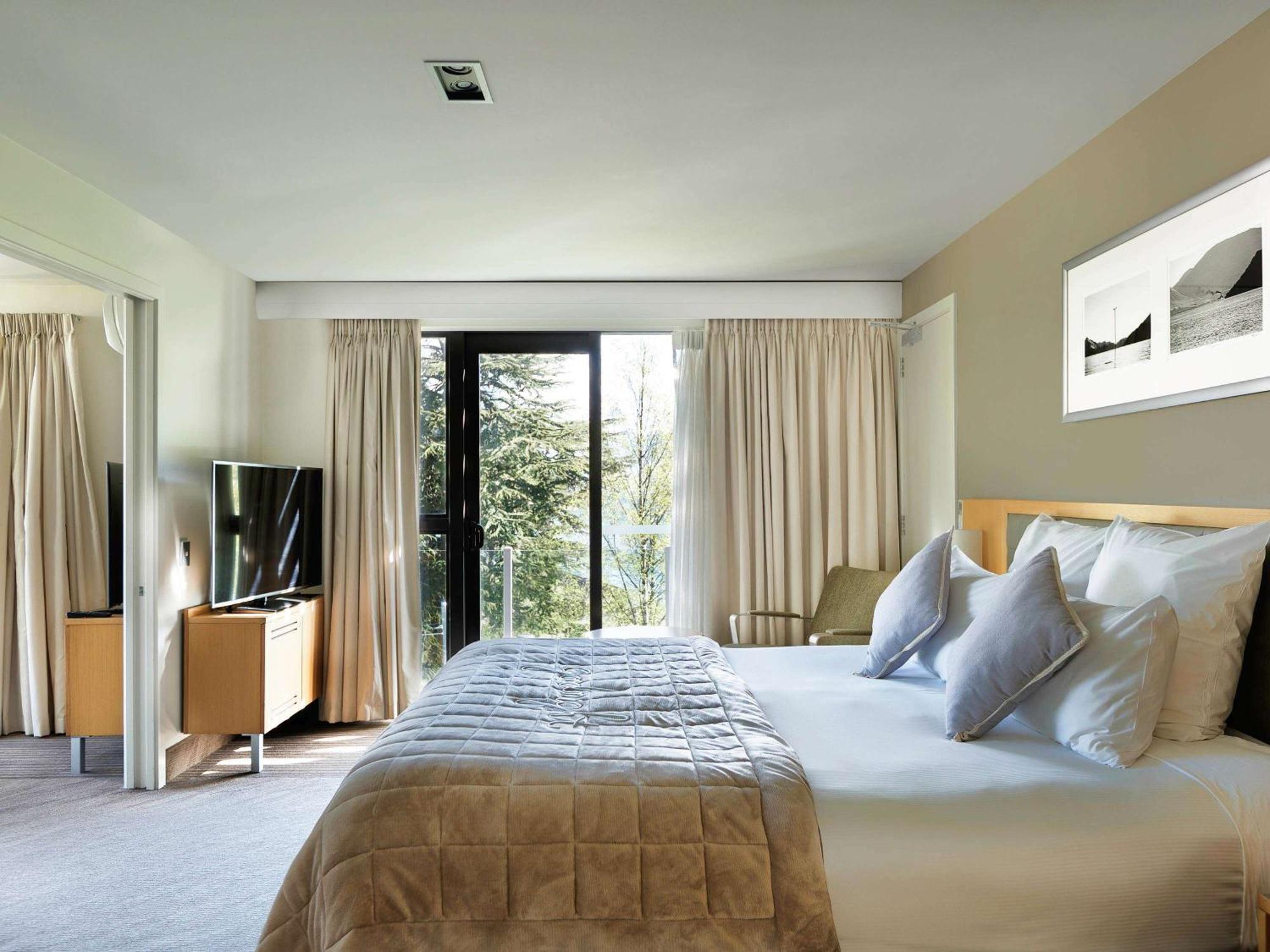 Novotel Queenstown Lakeside Exterior photo