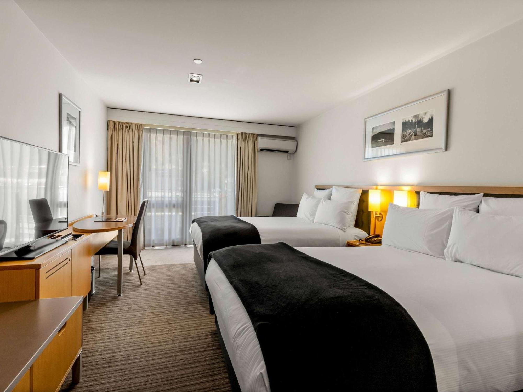 Novotel Queenstown Lakeside Exterior photo