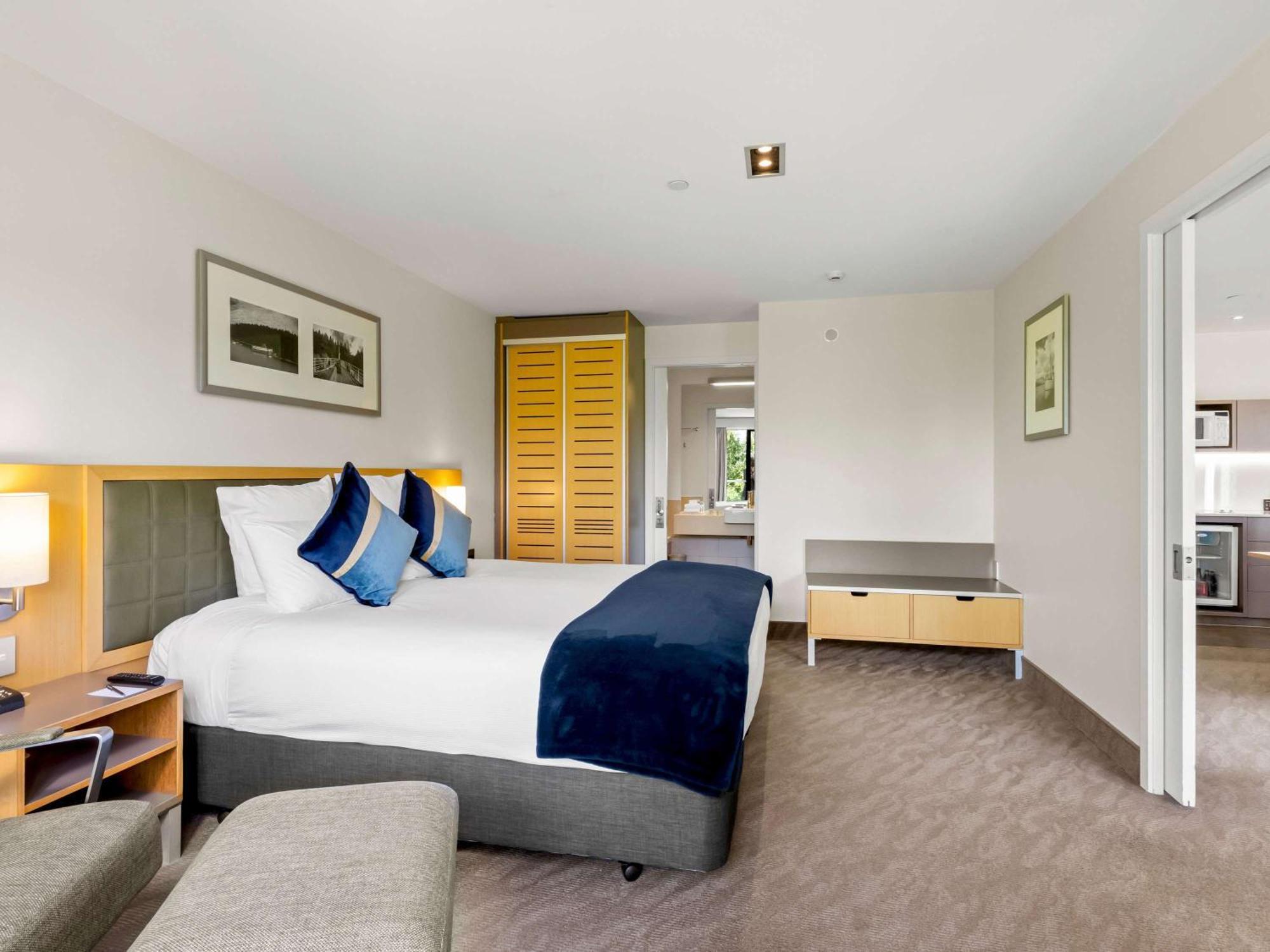 Novotel Queenstown Lakeside Exterior photo