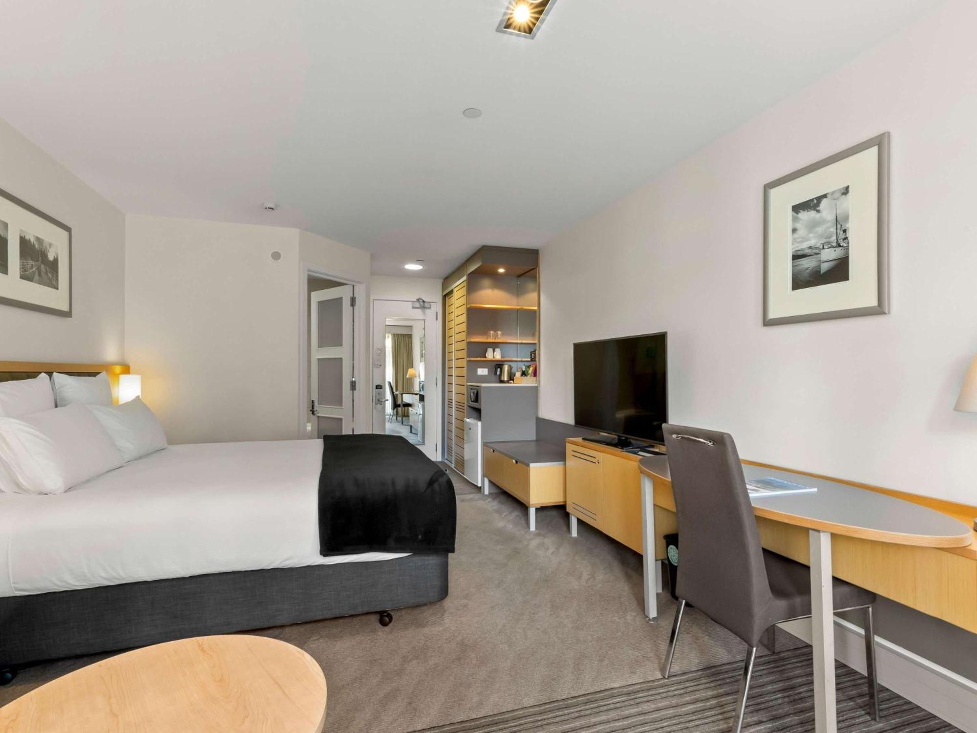 Novotel Queenstown Lakeside Exterior photo
