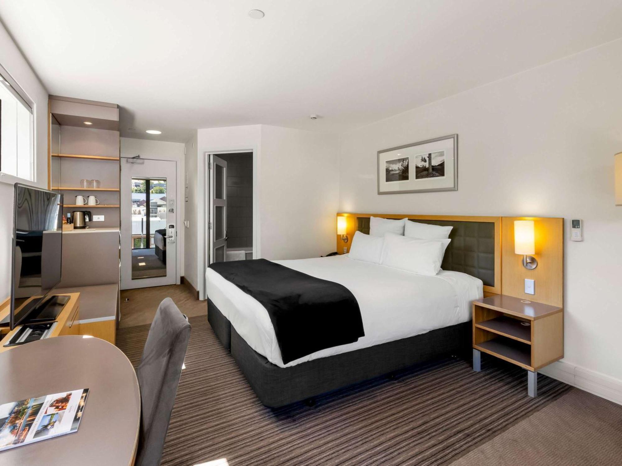 Novotel Queenstown Lakeside Exterior photo