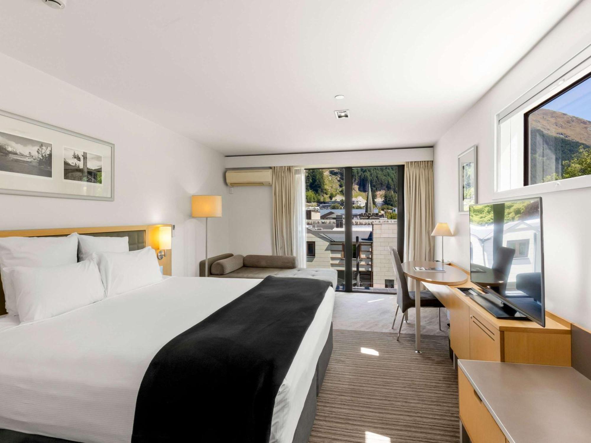 Novotel Queenstown Lakeside Exterior photo