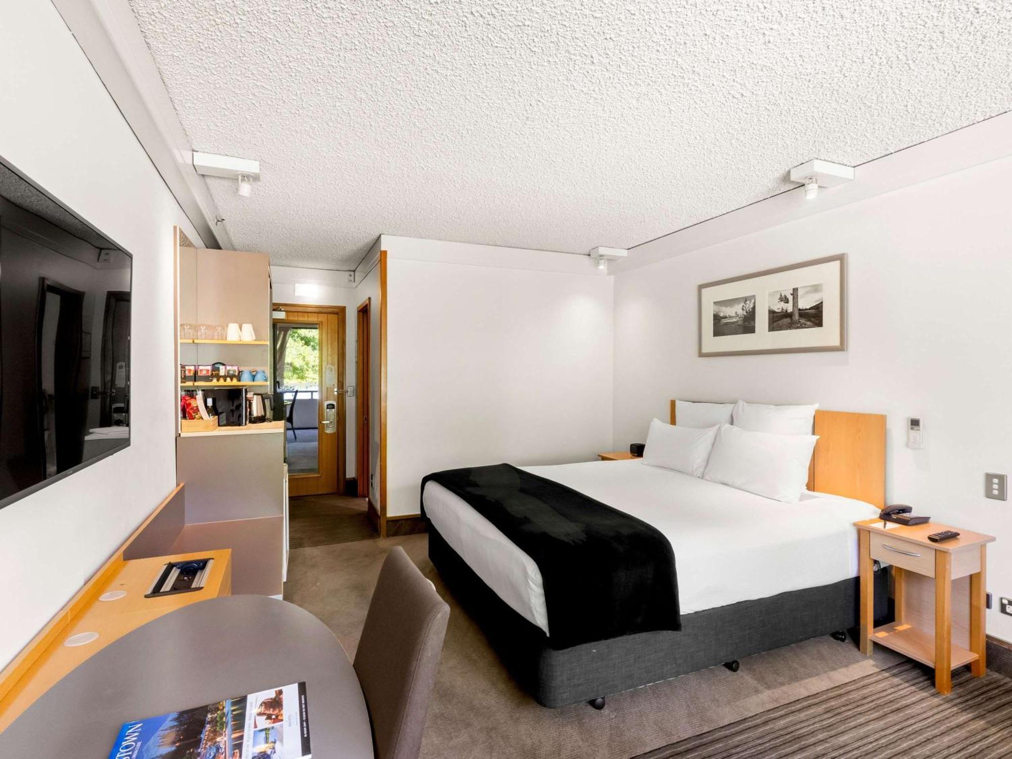 Novotel Queenstown Lakeside Exterior photo