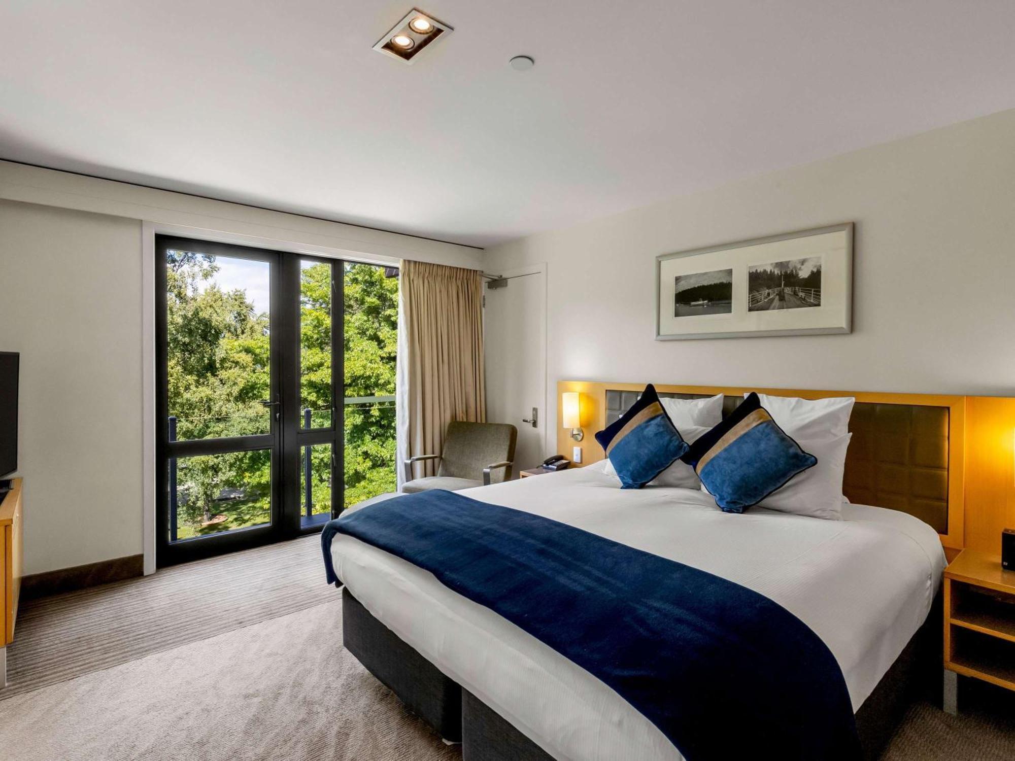 Novotel Queenstown Lakeside Exterior photo