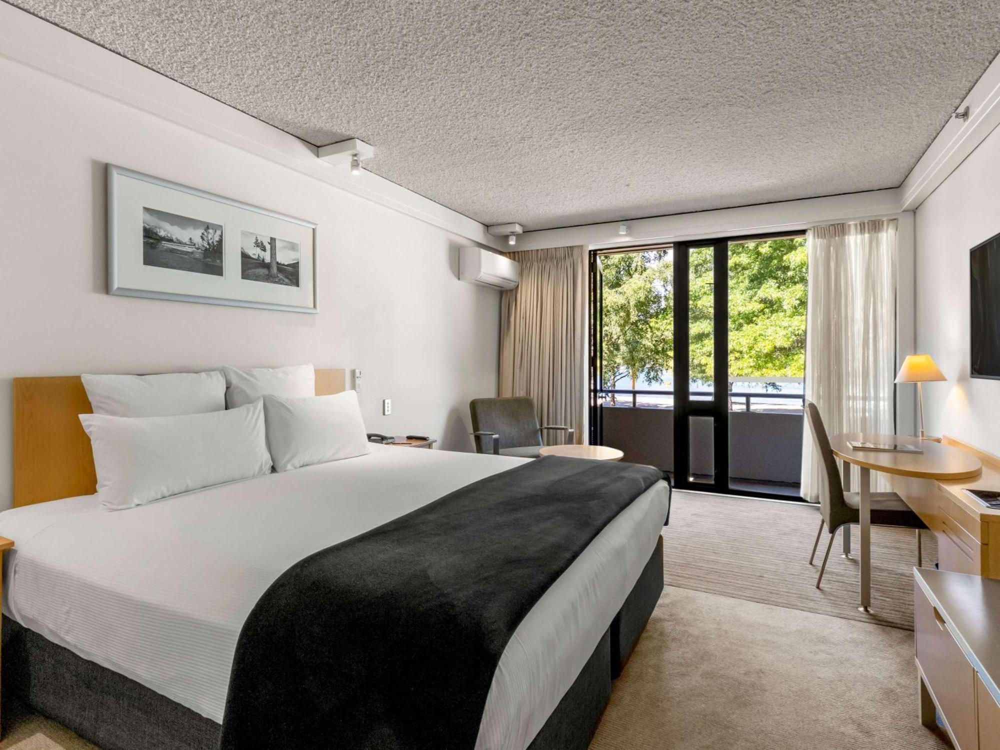 Novotel Queenstown Lakeside Exterior photo