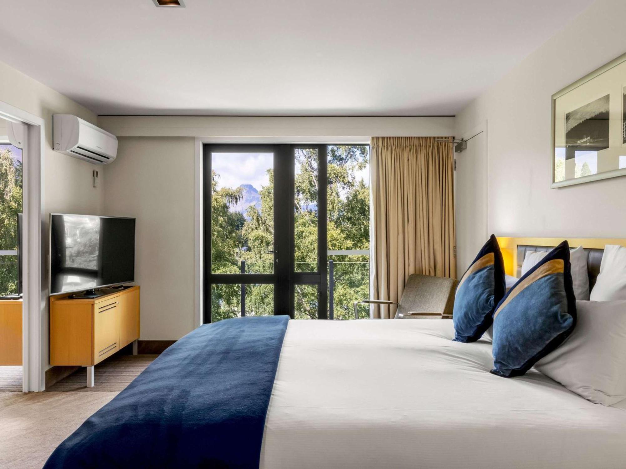 Novotel Queenstown Lakeside Exterior photo