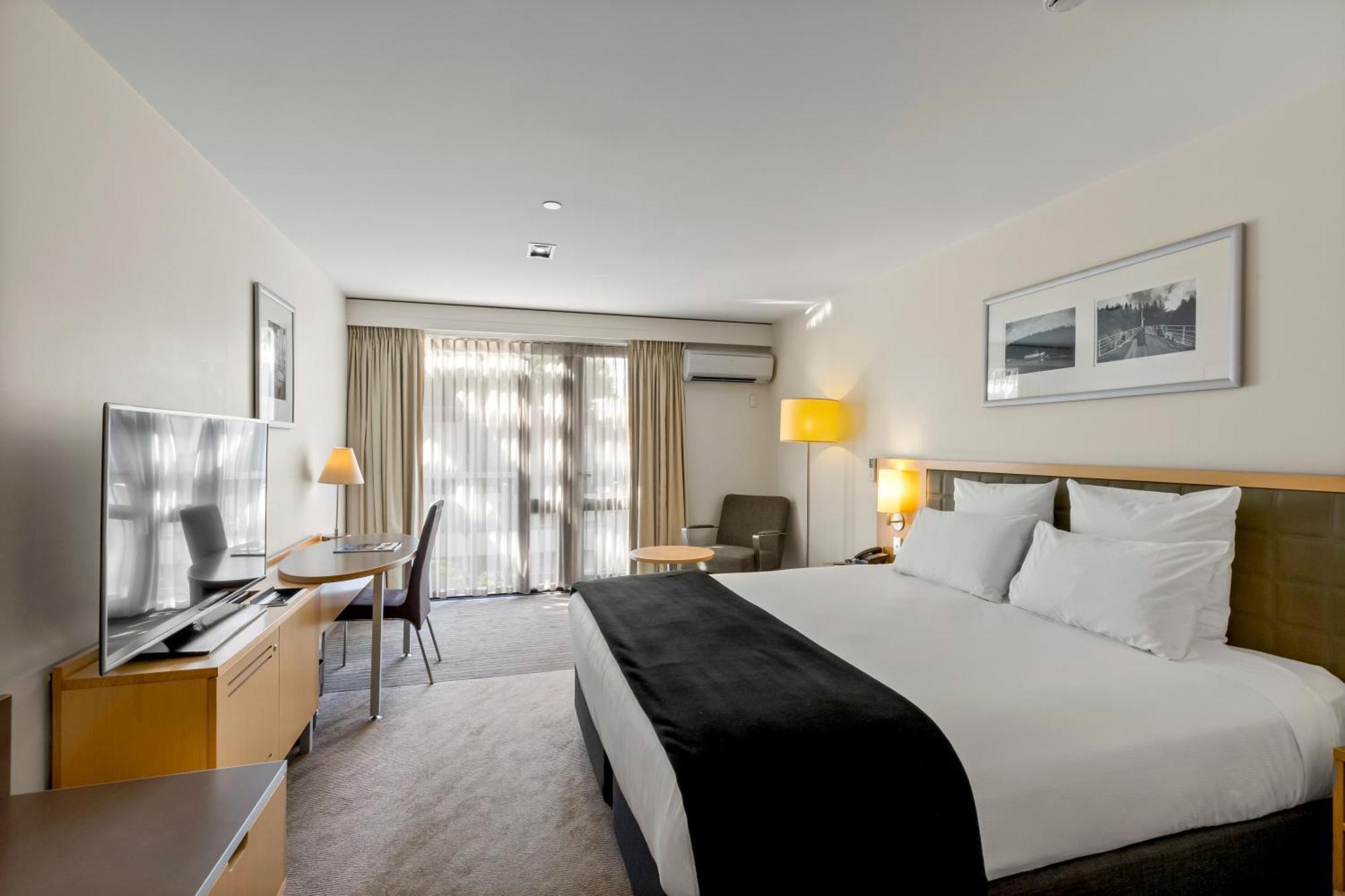 Novotel Queenstown Lakeside Exterior photo