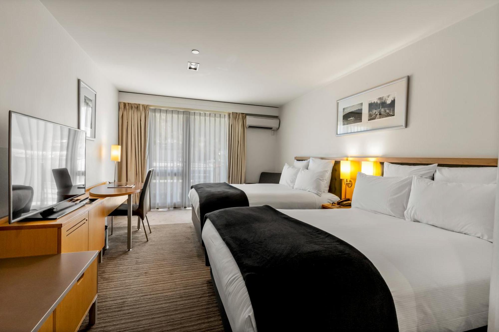 Novotel Queenstown Lakeside Exterior photo